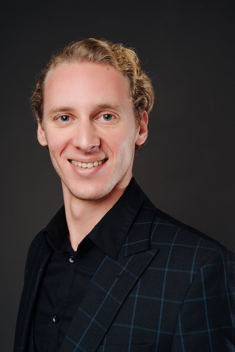 ОХЛОПКОВ ИГОРЬ